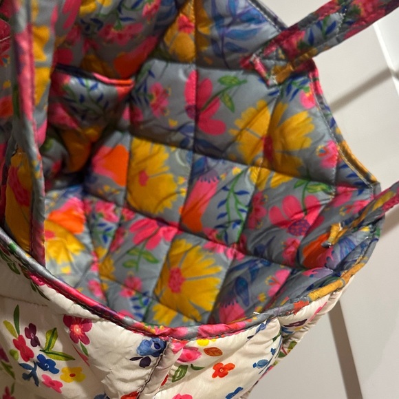 NATURAL LIFE Colorful Floral Quilted reversible Tote with side pockets - Picture 6 of 6